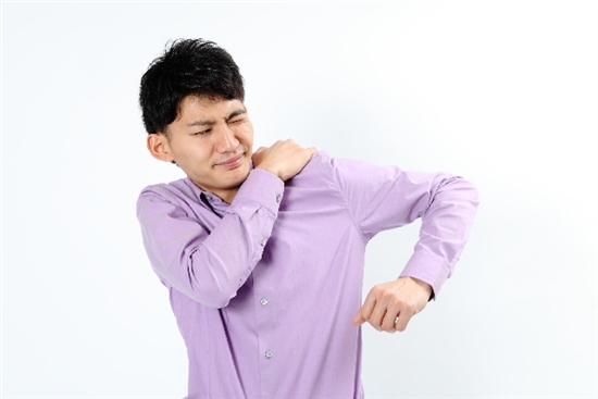 腰痛と肩こりの関係